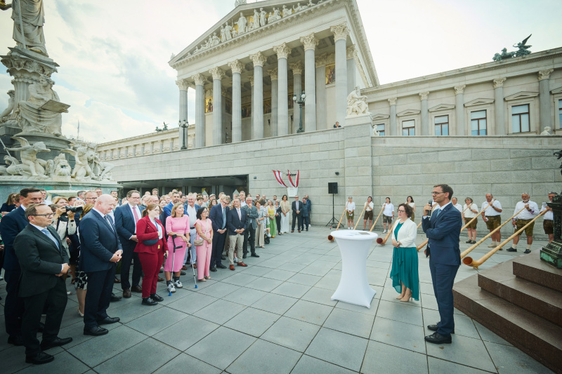 Landeshauptmann von Vorarlberg Markus Wallner am Wort. Blick Richtung Veranstaltungsteilnehmerinnen und -teilnehmer