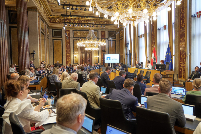 Antrittsrede Bundesratspräsidentin Christine Schwarz-Fuchs (ÖVP). Blick ins Plenum