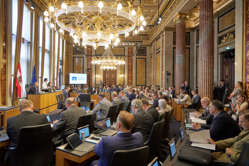 Antrittsrede Bundesratspräsidentin Christine Schwarz-Fuchs (ÖVP). Blick ins Plenum