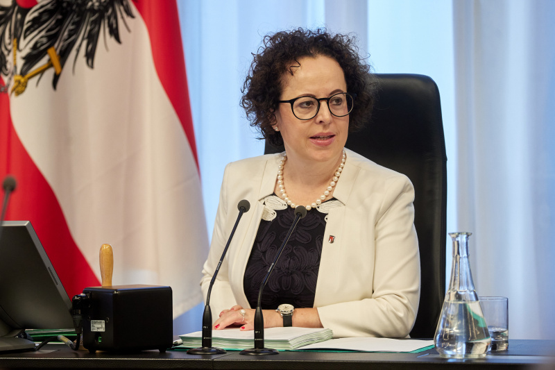Bundesratspräsidentin Christine Schwarz-Fuchs (ÖVP) am Präsidium