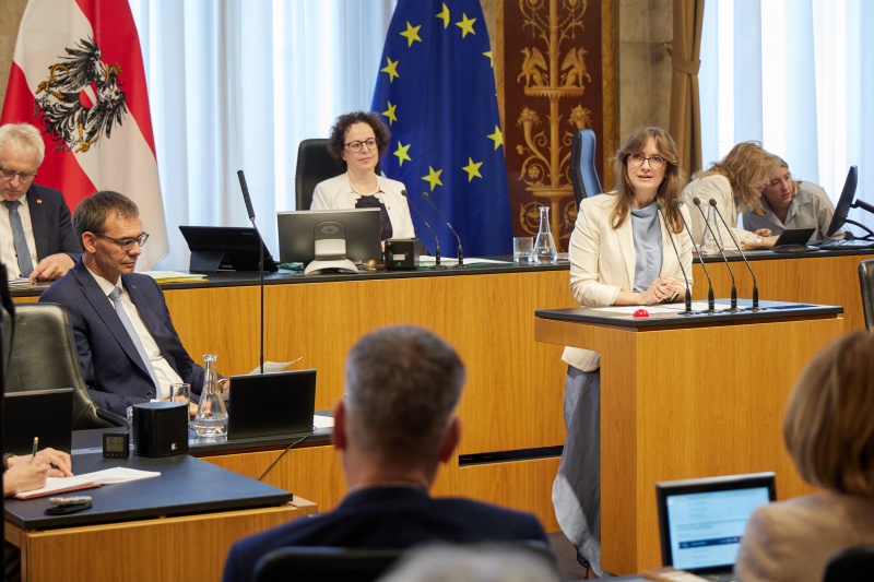 Am Rednerinnenpult: Bundesrätin Julia Deutsch (NEOS)