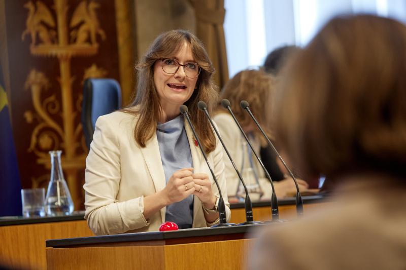 Am Rednerinnenpult: Bundesrätin Julia Deutsch (NEOS)