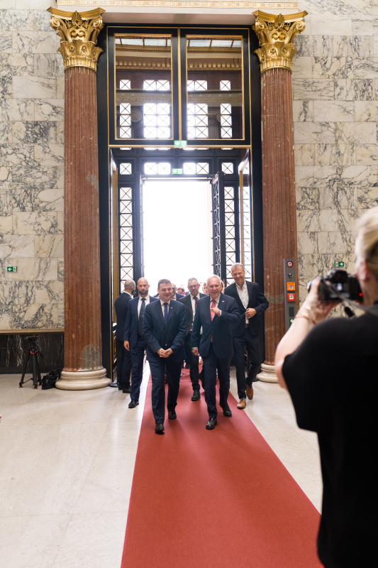 Einholung. Von links: Außenminister der Tschechischen Republik Petr Macinka, Nationalratspräsident Walter Rosenkranz (FPÖ)