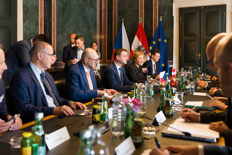 Arbeitsgespräch. Tschechische Delegation unter der Leitung des Außenministers der Tschechischen Republik Petr Macinka (3. von rechts)