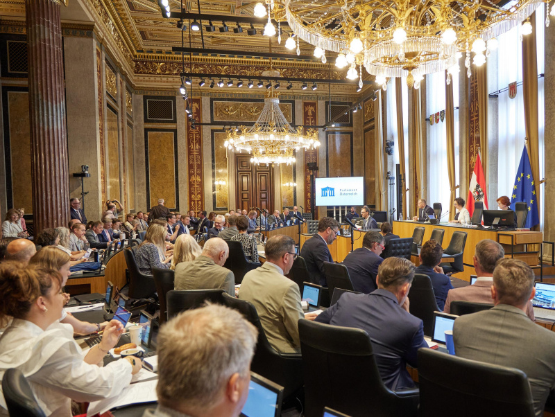 Antrittsrede Bundesratspräsidentin Christine Schwarz-Fuchs (ÖVP). Blick ins Plenum