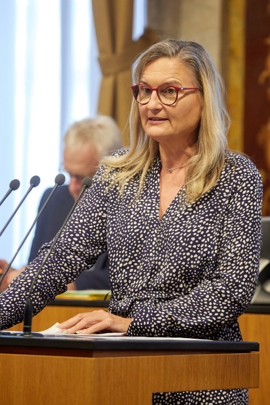 Am Rednerinnenpult: Bundesrätin Claudia Hauschildt-Buschberger (GRÜNE)