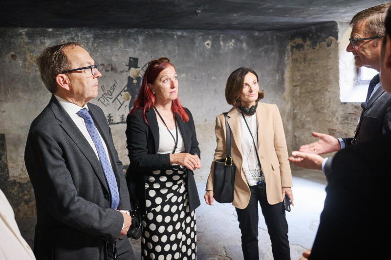 Österreichische Länderausstellung (Block 17). Von links: Zweiter Nationalratspräsident Peter Haubner (ÖVP), Vorständin Nationalfonds und des Allgemeinen Entschädigungsfonds Hannah Lessing, Generalkonsulin Regina Figl