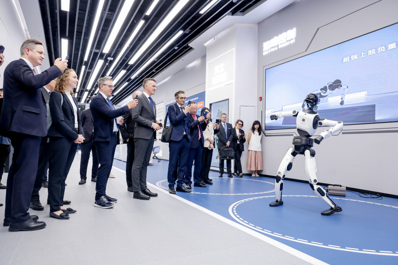 Präsentation im Beijing Innovation Centre of Humanoid Robotics
