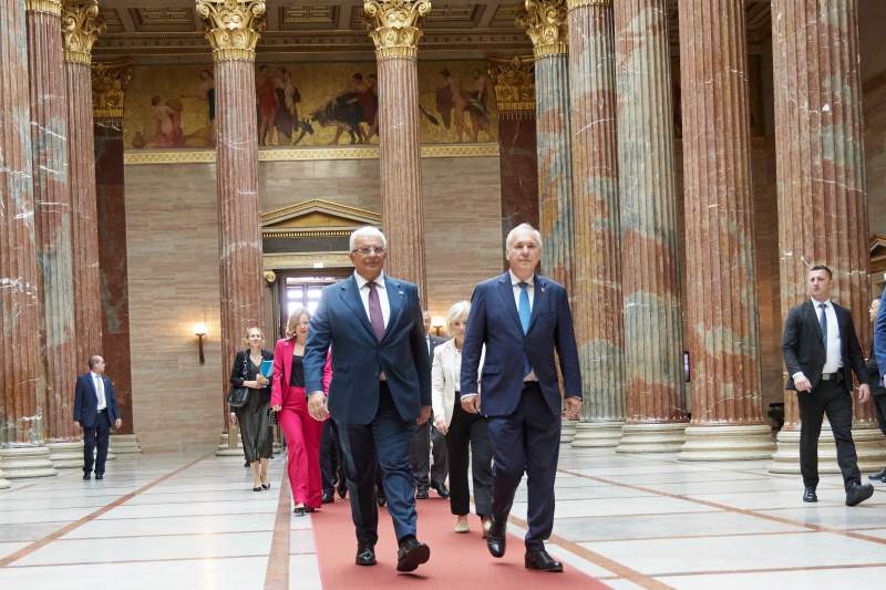 Einholung. Von links: Präsident des Parlaments von Montenegro Andrija Mandić, Nationalratspräsident Walter Rosenkranz (FPÖ)