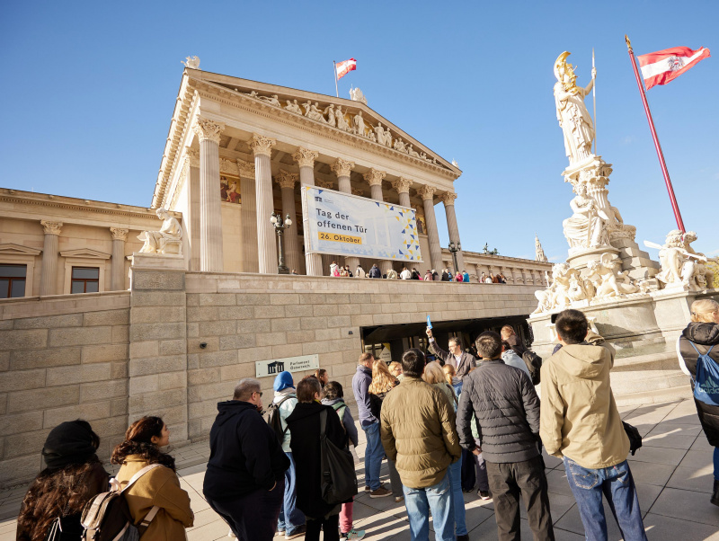 Visitors in front of the parliament building