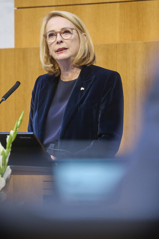 Eröffnungsworte. Dritte Nationalratspräsidentin Doris Bures (SPÖ)