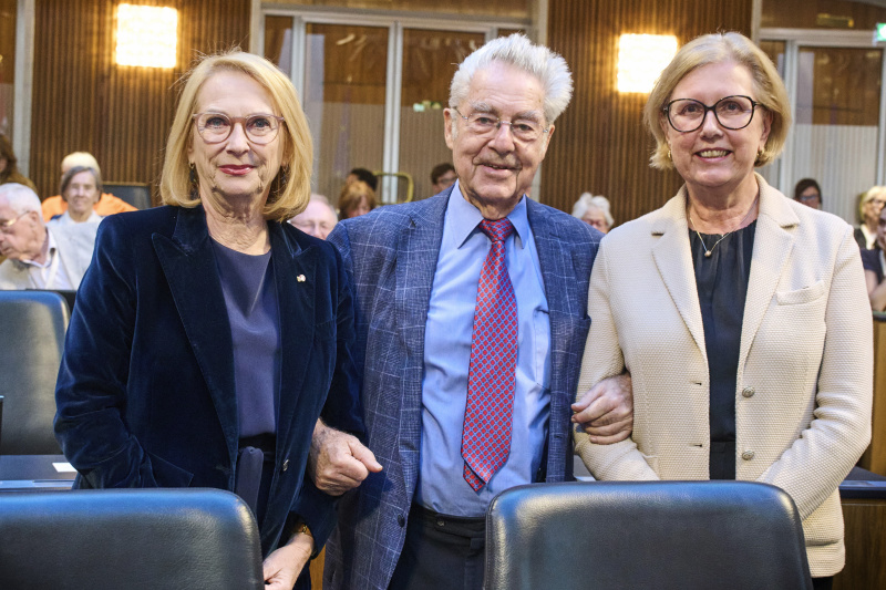 Von links: Dritte Nationalratspräsidentin Doris Bures (SPÖ), Bundespräsident a.D. Heinz Fischer, Präsidentin des Rechnungshofes Margit Kraker