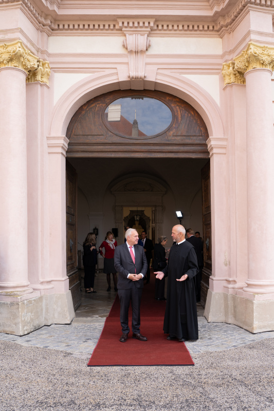 Stift Göttweig. Von links. Nationalratspräsident Walter Rosenkranz (FPÖ), Pater Maurus Kocher
