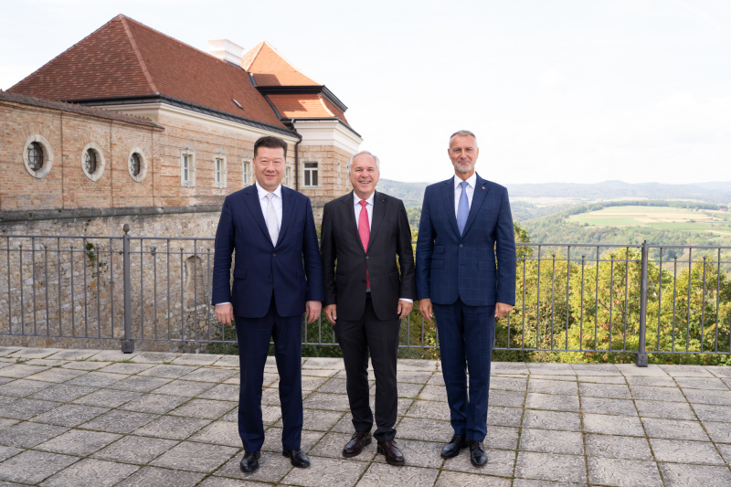 Stift Göttweig. Von links: Präsident des tschechischen Abgeordnetenhauses Tomio Okamura, Nationalratspräsident Walter Rosenkranz (FPÖ), Präsident des slowakischen Nationalrats Richard Raši
