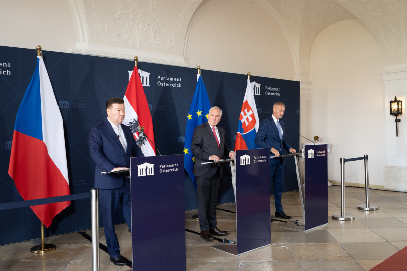 Pressestatement. Von links: Präsident des tschechischen Abgeordnetenhauses Tomio Okamura, Nationalratspräsident Walter Rosenkranz (FPÖ), Präsident des slowakischen Nationalrats Richard Raši