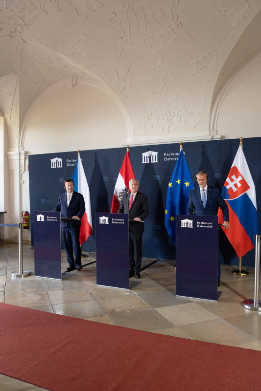 Pressestatement. Von links: Präsident des tschechischen Abgeordnetenhauses Tomio Okamura, Nationalratspräsident Walter Rosenkranz (FPÖ), Präsident des slowakischen Nationalrats Richard Raši
