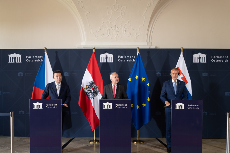 Pressestatement. Von links: Präsident des tschechischen Abgeordnetenhauses Tomio Okamura, Nationalratspräsident Walter Rosenkranz (FPÖ), Präsident des slowakischen Nationalrats Richard Raši