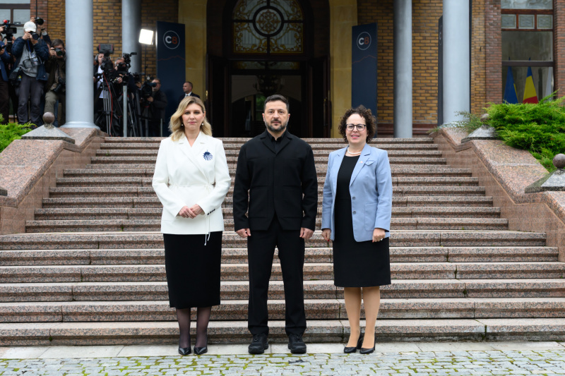 Von links: First Lady Olena Zelenska, Präsident Volodymyr Zelenskyy und Bundesratspräsidentin Christine Schwarz-Fuchs