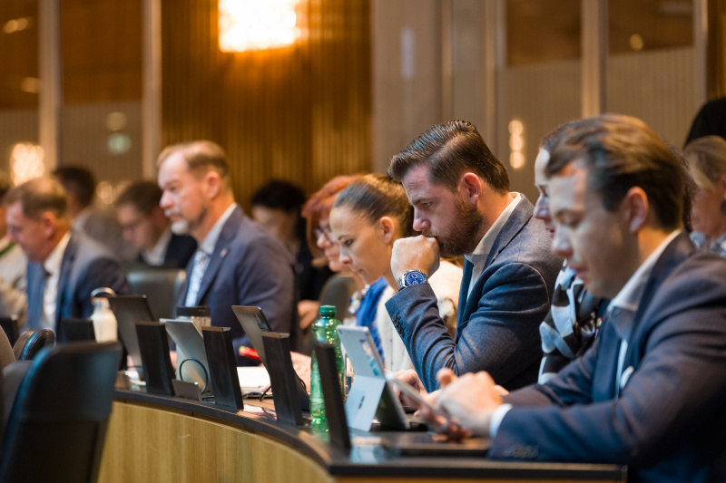 Vor der Sitzung - Blick ins Plenum