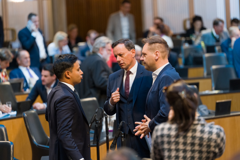 Vor der Sitzung - Blick ins Plenum