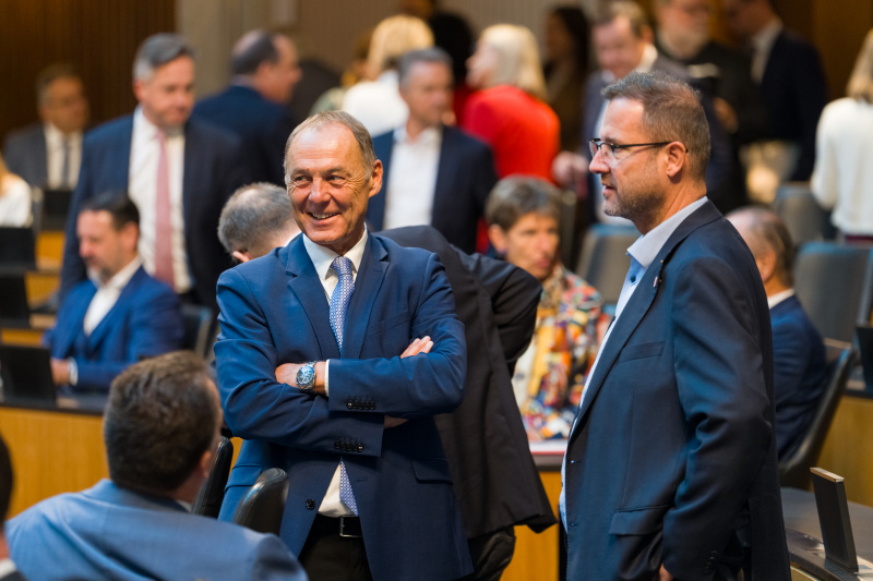 Vor der Sitzung - Blick ins Plenum