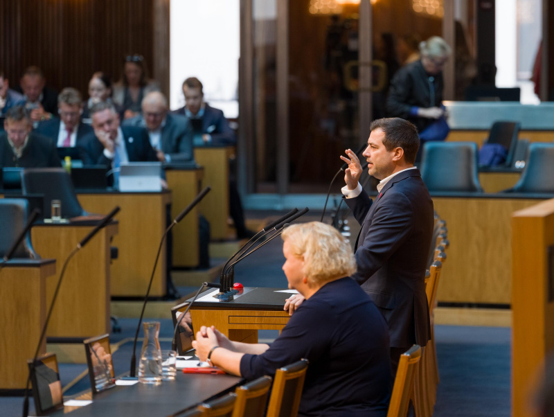 Am Wort: Nationalratsabgeordneter Michael Bernhard (NEOS)