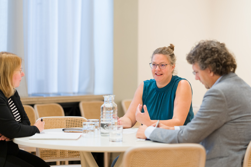 Kunsthistorikerin Julia Rüdiger, Roland Trabe (Pädagogische Hochschule Wien)