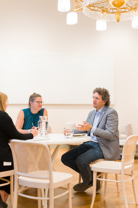 Kunsthistorikerin Julia Rüdiger, Roland Trabe (Pädagogische Hochschule Wien)