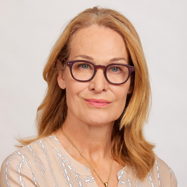 Portraitfoto von Mag. Marie-Christine Giuliani-Sterrer, BA