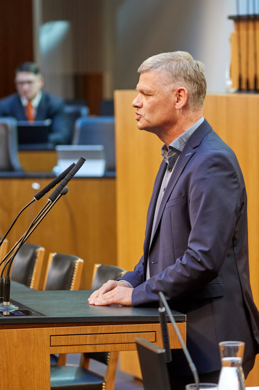 Am Rednerpult: Nationalratsabgeordneter Andreas Hanger (ÖVP)