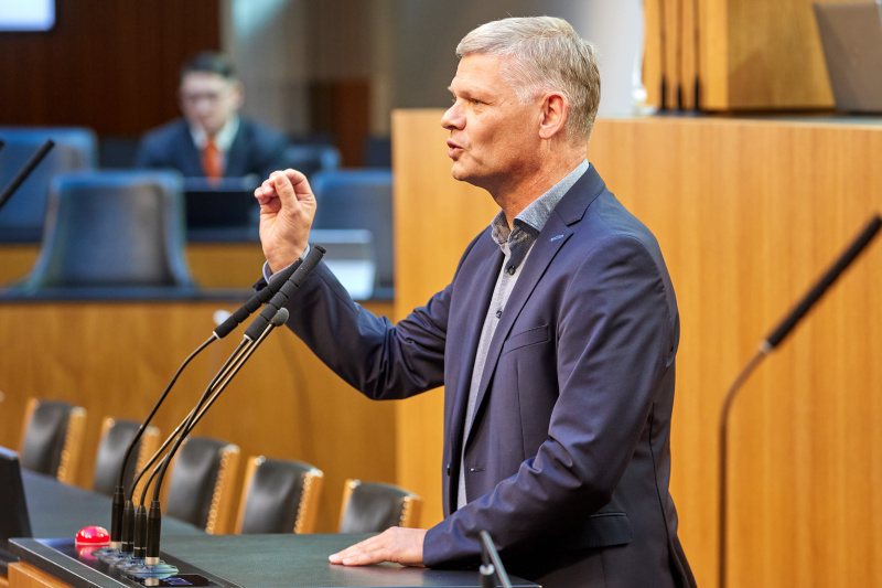 Am Rednerpult: Nationalratsabgeordneter Andreas Hanger (ÖVP)