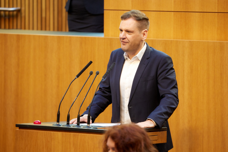 Am Rednerpult: Klubvorsitzender Philip Kucher (SPÖ)