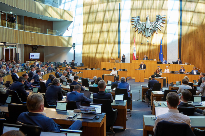 Am Rednerpult: Klubvorsitzender Philip Kucher (SPÖ)