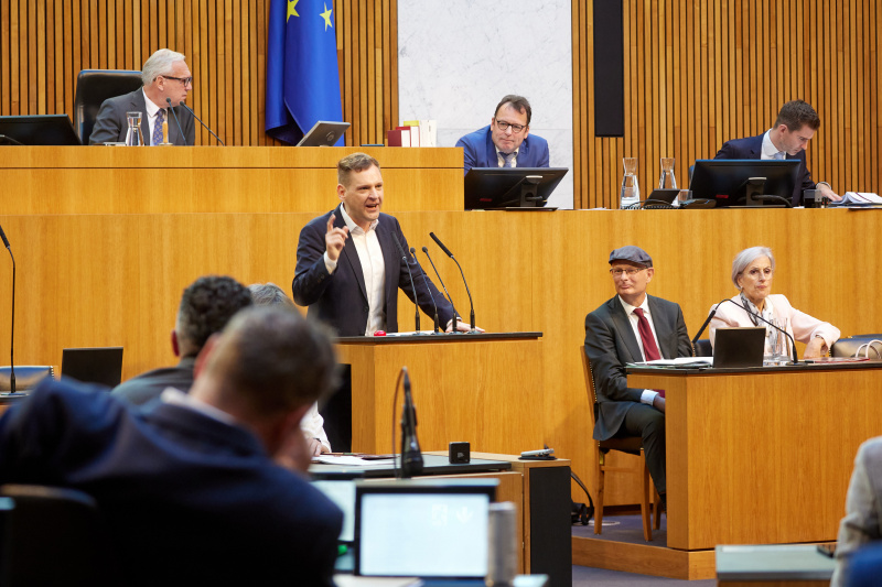 Am Rednerpult: Klubvorsitzender Philip Kucher (SPÖ)