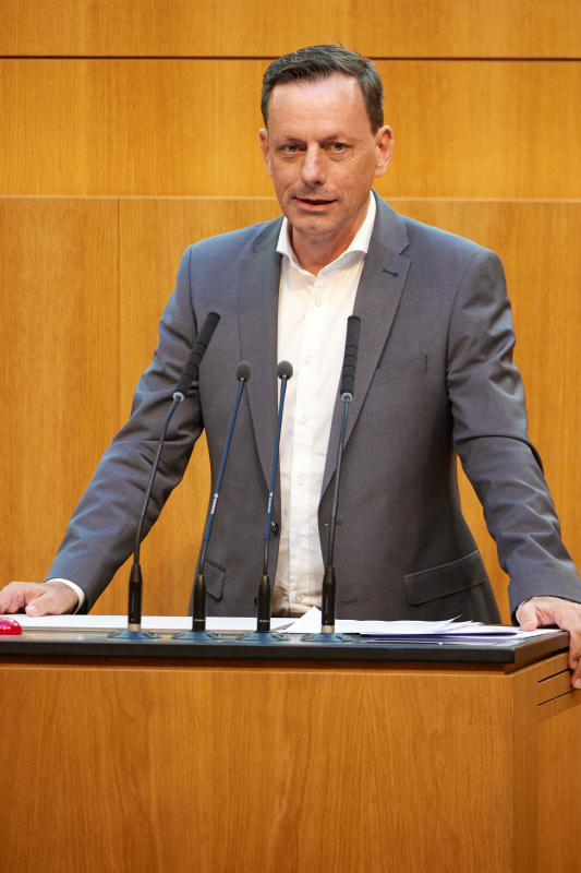 Am Rednerpult: Klubobmann Ernst Gödl (ÖVP)