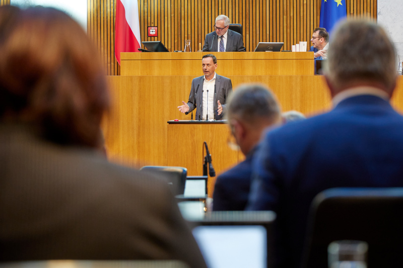 Am Rednerpult: Klubobmann Ernst Gödl (ÖVP)