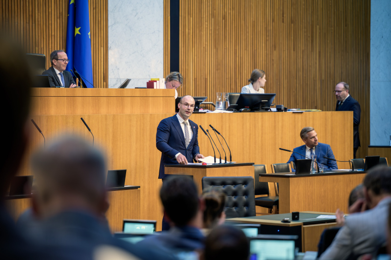 Nationalratsabgeordnerter Paul Hammerl (FPÖ) am Rednerpult