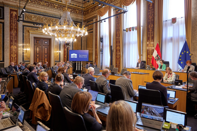 Bundesratspräsidentin Christine Schwarz-Fuchs (ÖVP) am Präsidium