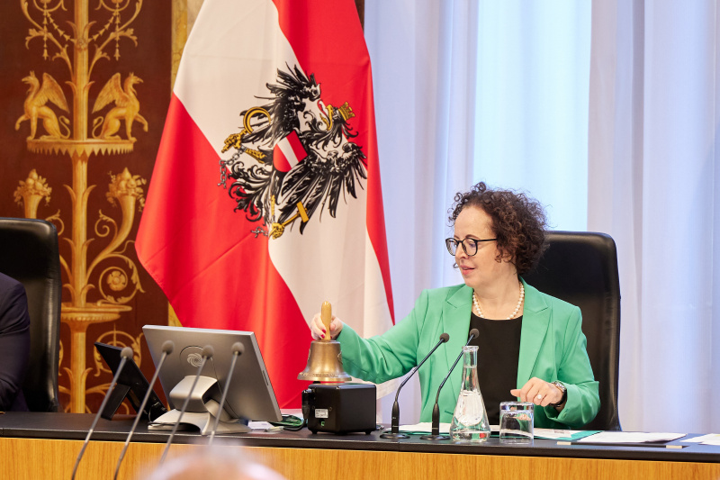 Bundesratspräsidentin Christine Schwarz-Fuchs (ÖVP) am Präsidium
