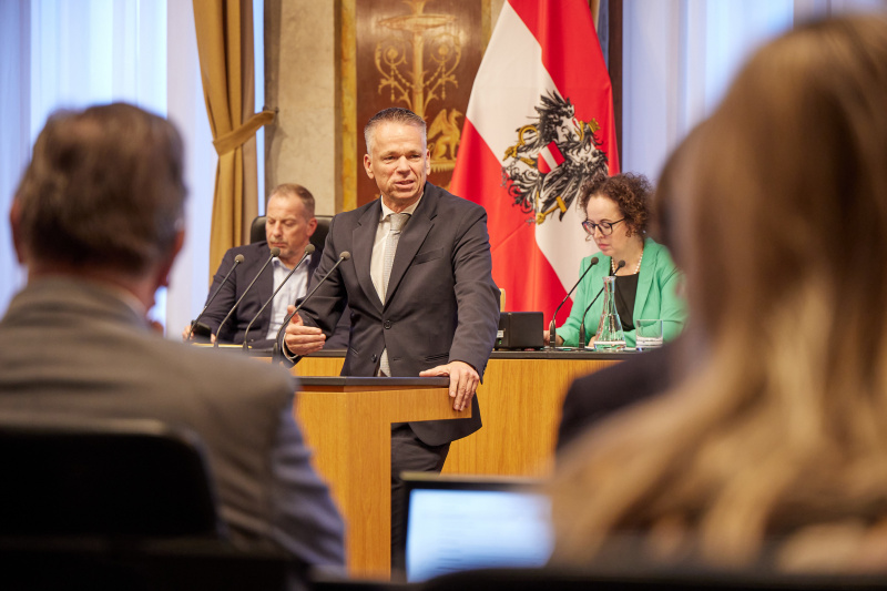 Vorsitzender der Bundesratsfraktion Harald Himmer (ÖVP) am Wort