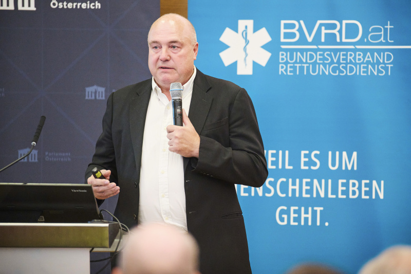 Keynote „Zwischen Anspruch und Realität - Rahmenbedingungen für einen zukunftsfähigen Rettungsdienst“: Geschäftsführer der Björn Steiger Stiftung Christof Constantin Chwojka