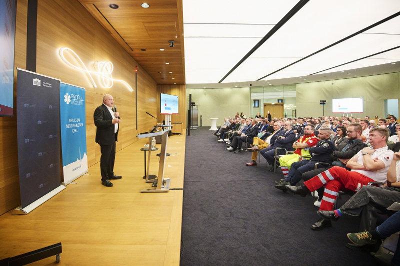 Keynote „Zwischen Anspruch und Realität - Rahmenbedingungen für einen zukunftsfähigen Rettungsdienst“: Geschäftsführer der Björn Steiger Stiftung Christof Constantin Chwojka