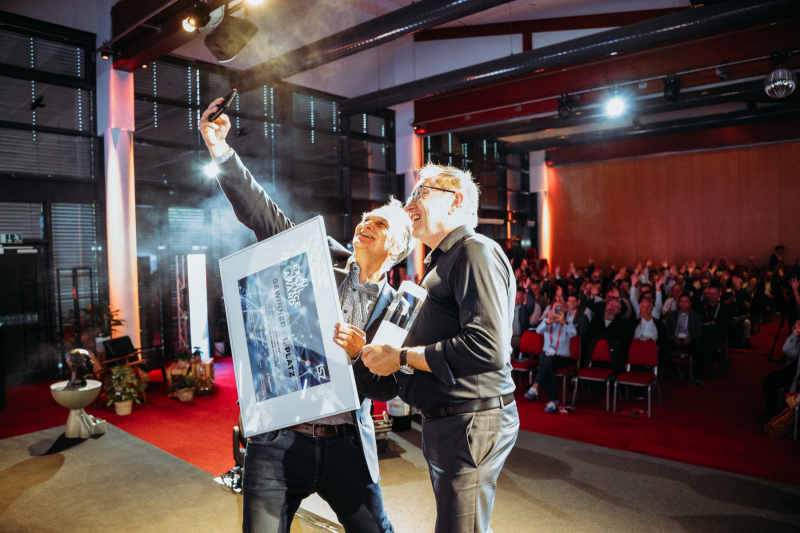 Preisverleihung. Peter Reichstädter (Parlamentsdirektion) und Michael Pichler (Zero Project)