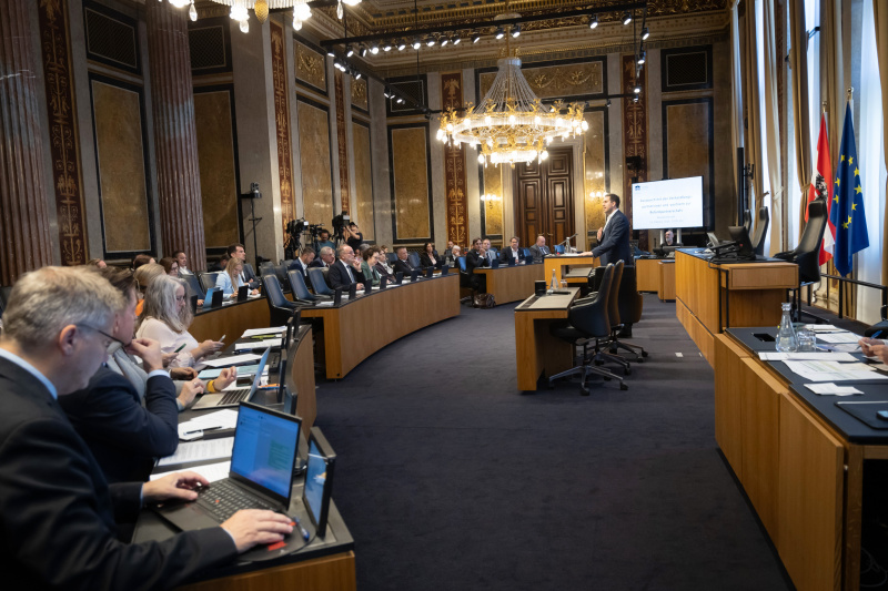 Bericht. Staatssekretär Alexander Pröll (ÖVP)