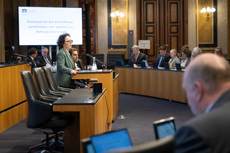 Eröffnungsworte. Bundesratspräsidentin Christine Schwarz-Fuchs (ÖVP). Auf der Regierungsbank Staatssekretär Alexander Pröll (ÖVP)