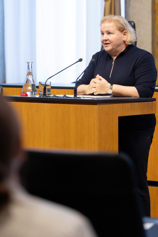 Bericht. Sozialministerin Korinna Schumann (SPÖ)
