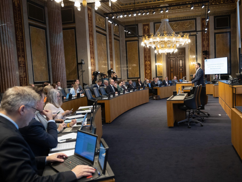 Bericht von Staatssekretär Alexander Pröll.
