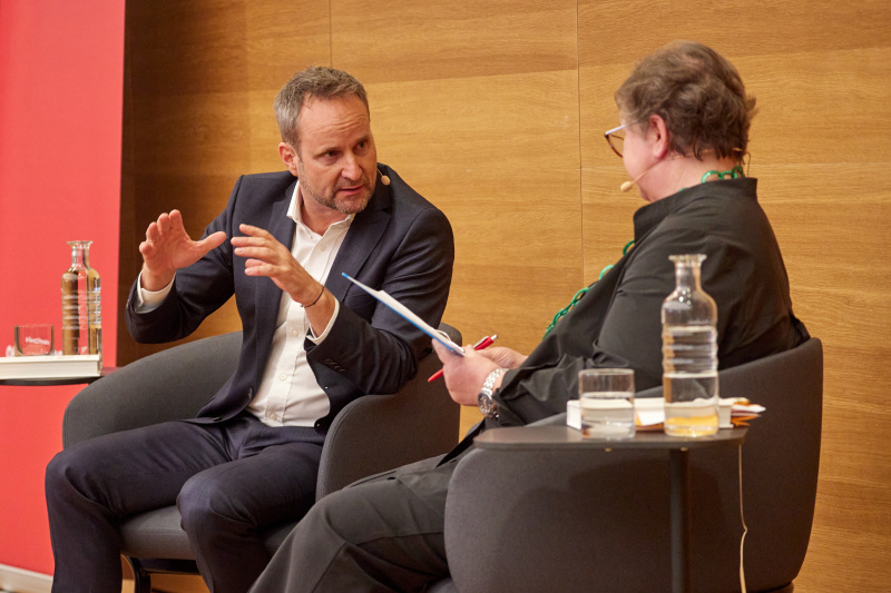 Im Gespräch. Von links: Präsident Österreichisch-Liechtensteinische Gesellschaft Matthias Strolz, Ehrenpräsidentin Österreichisch-Liechtensteinische Gesellschaft Prinzessin Maria Pia von und zu Liechtenstein