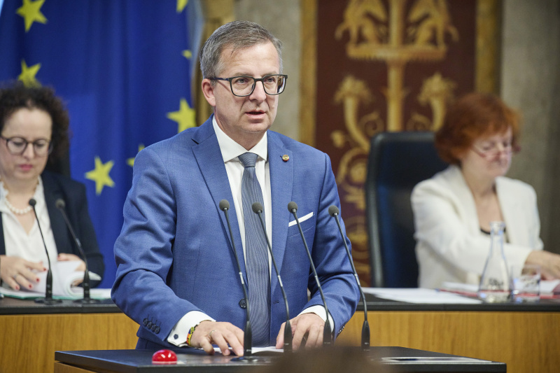 Am Rednerpult Bundesrat Thomas Schmid (SPÖ)