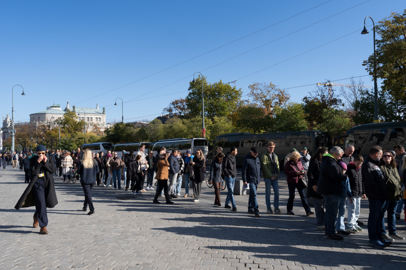 Großer Andrang vor dem Parlament